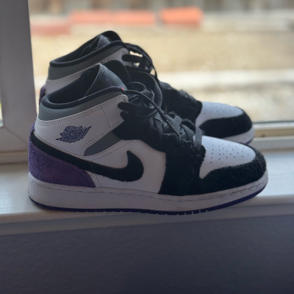 air jordan mid varsity purple shoes